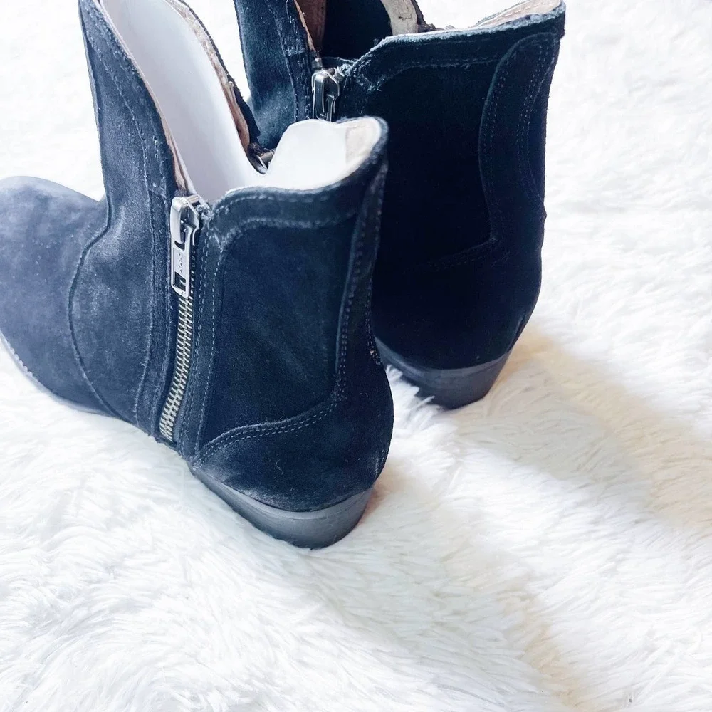 Seychelle's Suede Angle Bootie Side Zippers NWOB SZ7